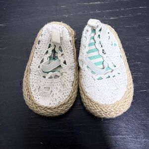 Crochet Baby Shoes in Cream and White